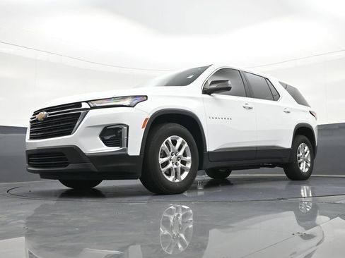 Used 2023 Chevrolet Traverse LS FWD image 24