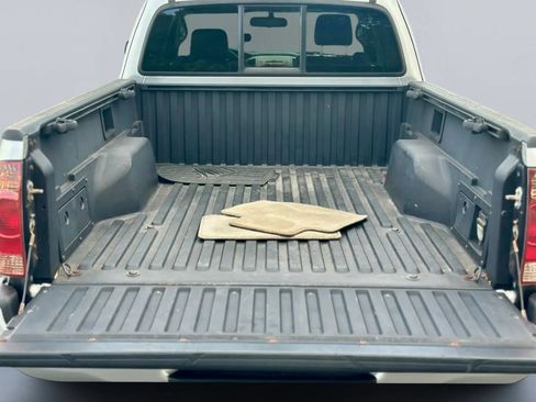 Used 2006 Toyota Tacoma 4x4 Access Cab V6 image 7