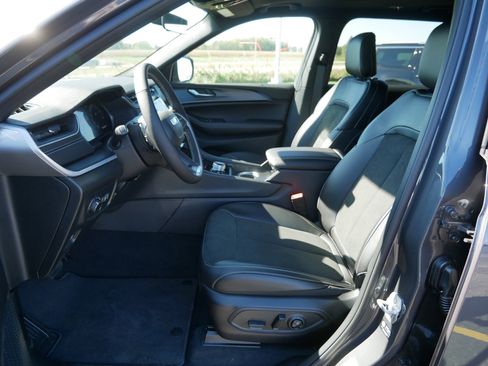 New 2025 Jeep Grand Cherokee L Altitude image 6