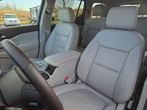 Used 2023 GMC Acadia SLT w/ Preferred Package image 16
