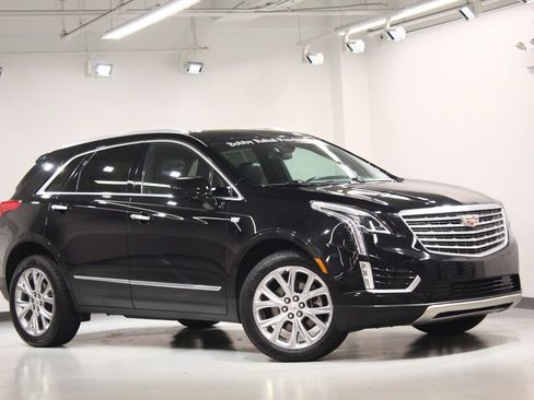 Used 2017 Cadillac XT5 Platinum image 2