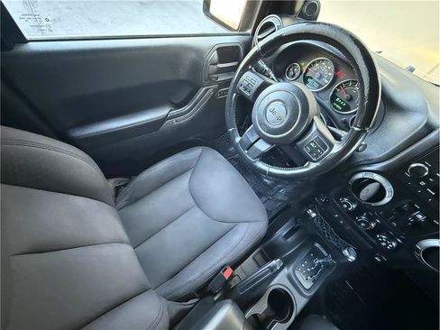 Used 2014 Jeep Wrangler Unlimited Sport w/ Quick Order Package 24S AWD/4WD image 9