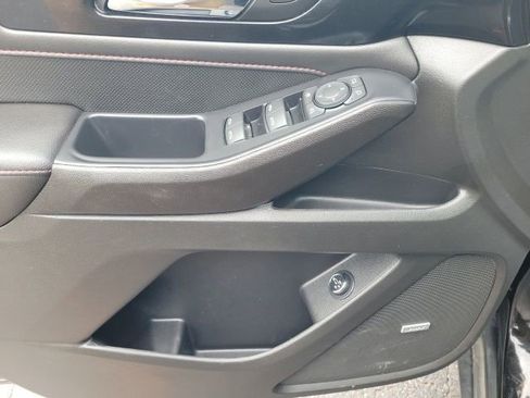 Used 2022 Chevrolet Traverse RS image 26