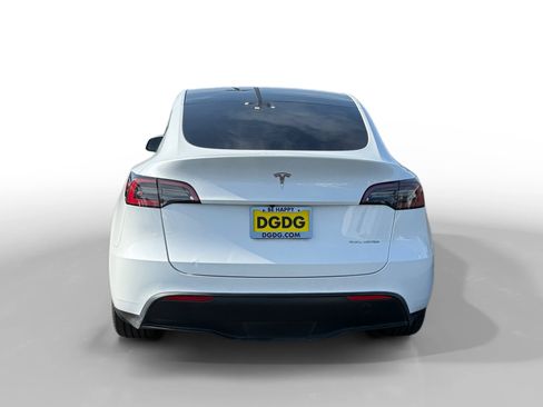 Used 2022 Tesla Model Y Long Range AWD/4WD image 4