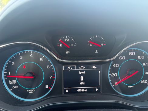 Used 2017 Chevrolet Cruze LT FWD image 11