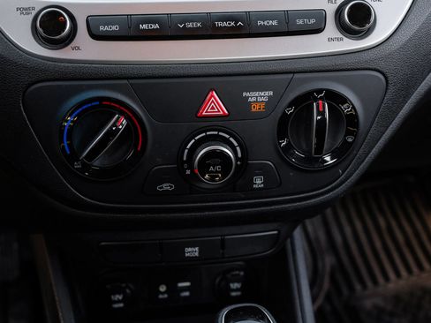 Used 2022 Hyundai Accent SE image 30