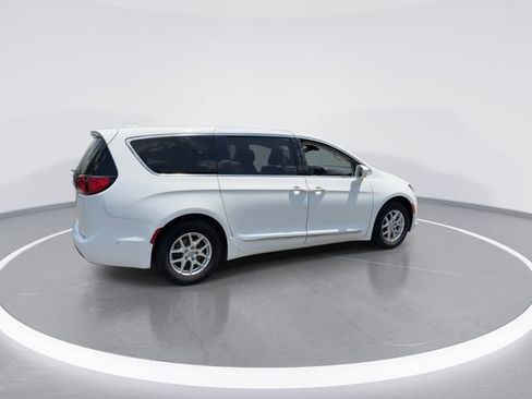 Used 2020 Chrysler Pacifica Touring w/ Advanced Safetytec Group FWD image 8