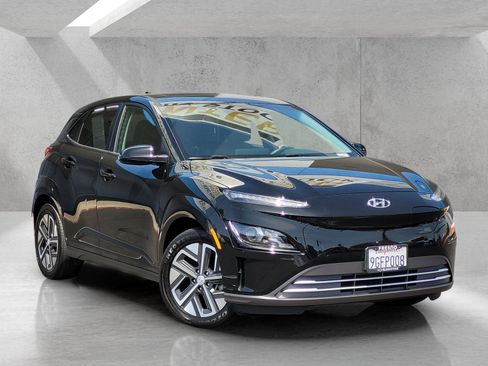 Used 2023 Hyundai Kona SEL FWD image 2