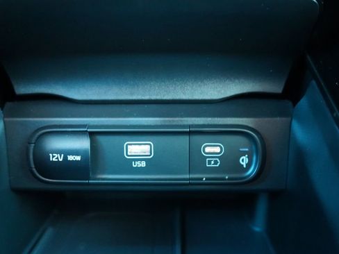 Used 2024 Kia Telluride EX w/ EX Captain's Chair Package image 37