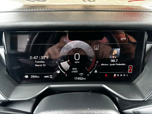 Used 2025 GMC Acadia Elevation w/ Elevation Premium Package AWD/4WD image 12