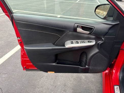 Used 2014 Toyota Camry SE image 13