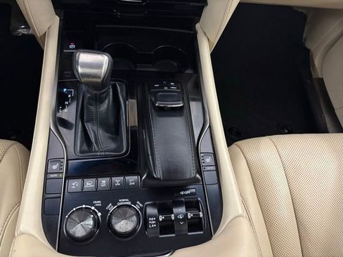 Used 2018 Lexus LX 570 4WD image 22