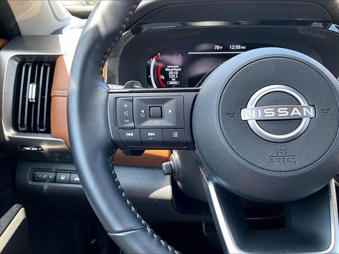 Used 2025 Nissan Pathfinder Platinum AWD/4WD image 22