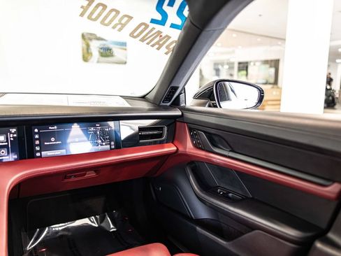 Used 2022 Porsche Taycan 4S AWD/4WD image 38
