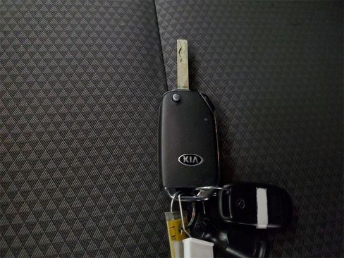 Used 2020 Kia Soul LX image 27