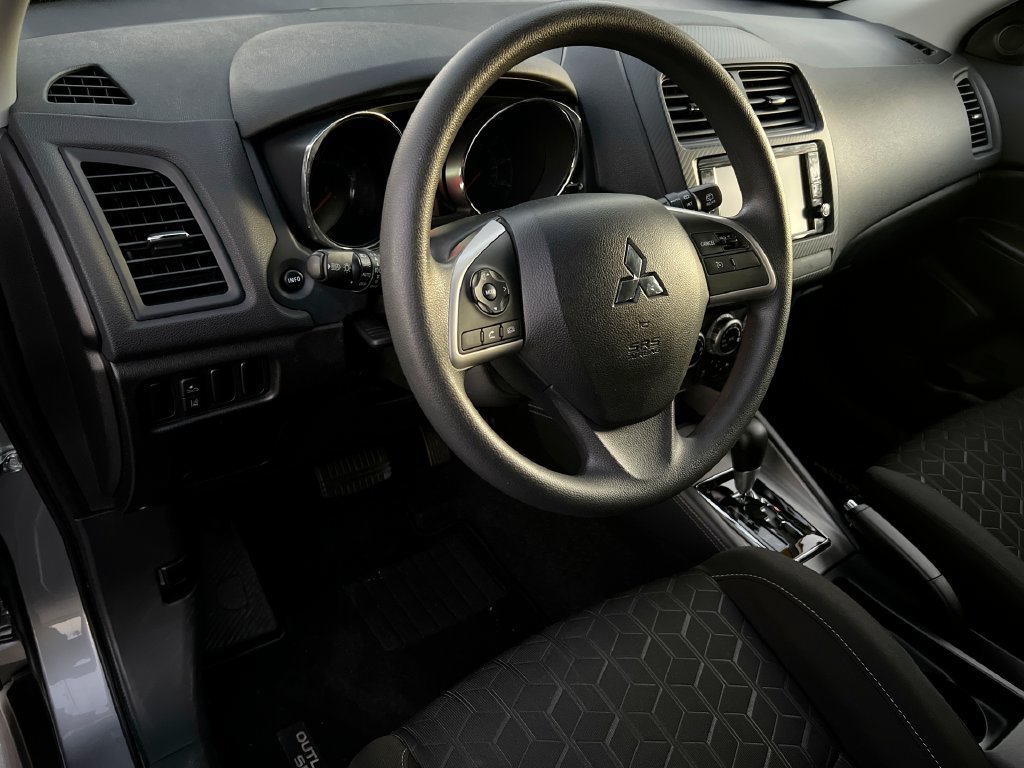 Used 2025 Mitsubishi Outlander Sport ES AWD/4WD image 36