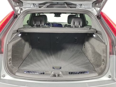 Used 2025 Cadillac XT4 Premium Luxury FWD image 8