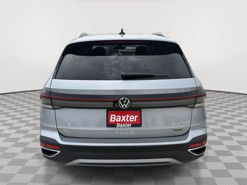 Certified 2025 Volkswagen Taos SEL AWD/4WD image 10