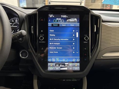 Used 2025 Subaru Forester Premium image 9