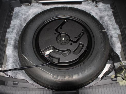 Used 2023 Nissan Rogue SV image 9