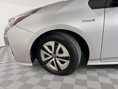 Used 2017 Toyota Prius Four image 4