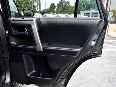 Used 2016 Toyota 4Runner SR5 image 38