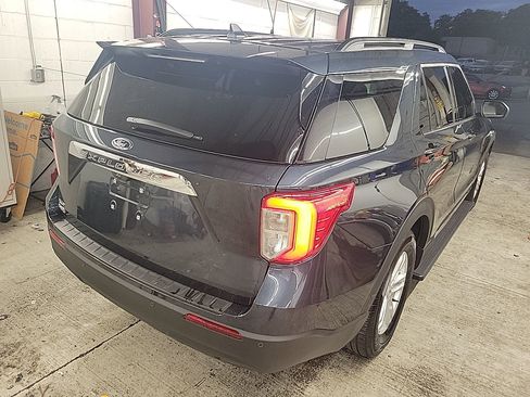 Used 2024 Ford Explorer XLT image 2