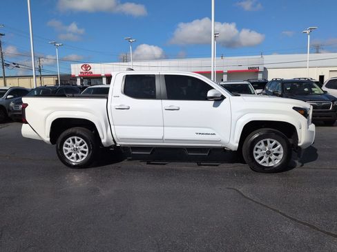 Used 2026 Toyota Tacoma SR5 AWD/4WD image 6