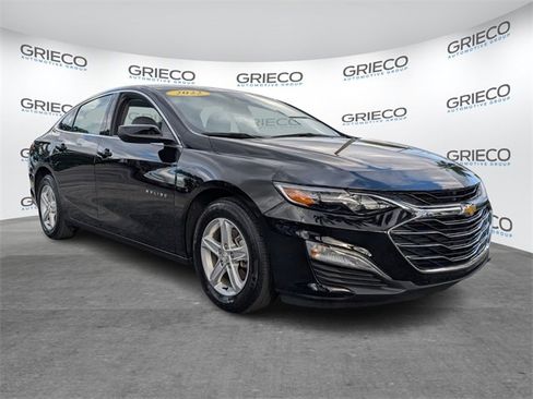 Used 2022 Chevrolet Malibu LS image 1