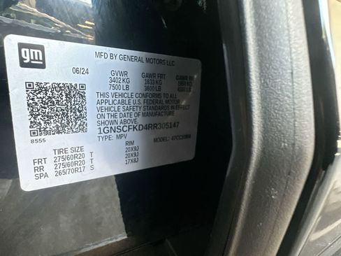 Used 2024 Chevrolet Suburban Premier RWD image 29