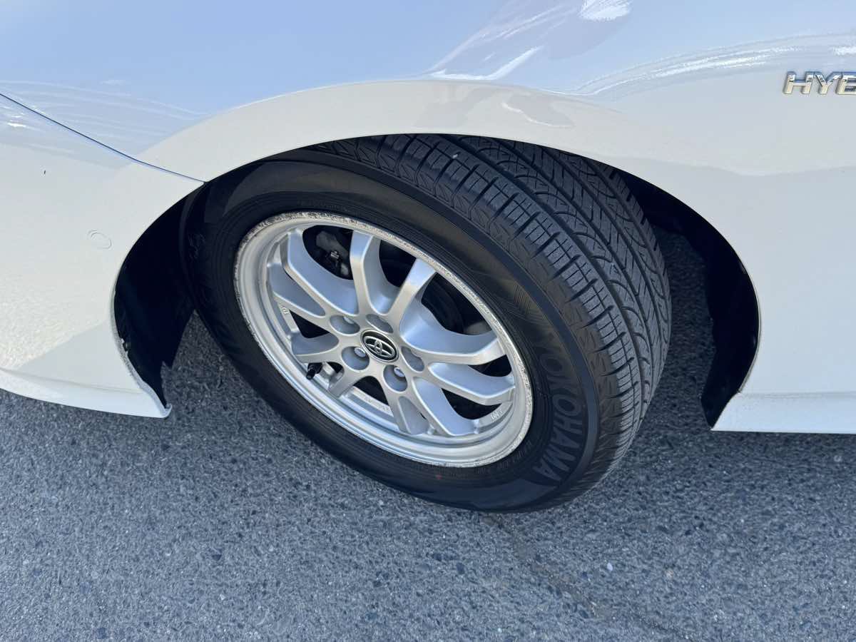 Used 2017 Toyota Prius Four w/ Advanced Technology Package FWD image 37