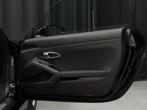 Used 2023 Porsche 718 Cayman RWD image 14
