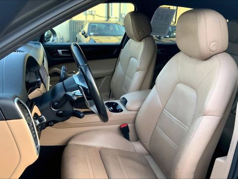Used 2019 Porsche Cayenne image 8