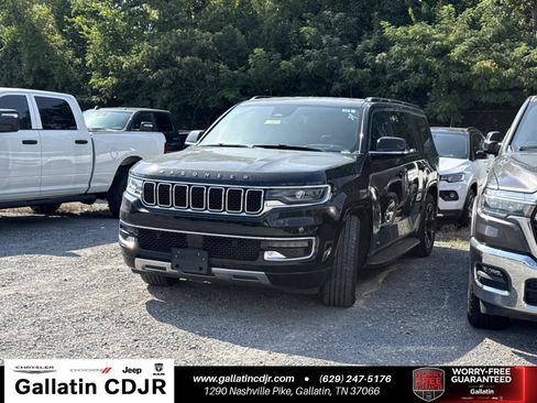Used 2024 Jeep Wagoneer Series III AWD/4WD image 1