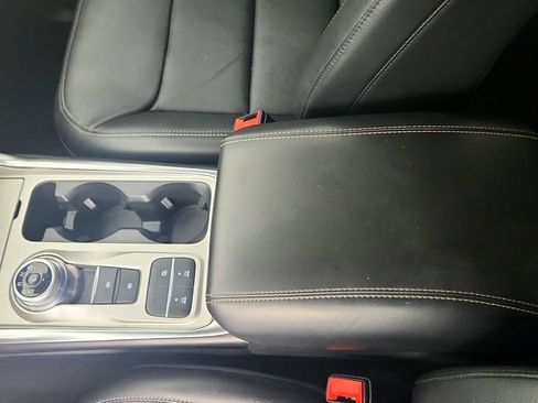 Used 2022 Ford Explorer Limited w/ Equipment Group 301A RWD image 16