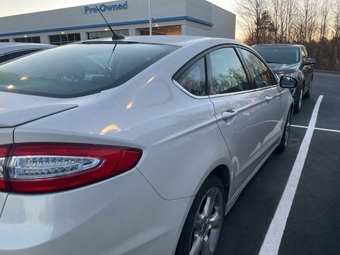 Used 2015 Ford Fusion SE w/ Equipment Group 201A image 6