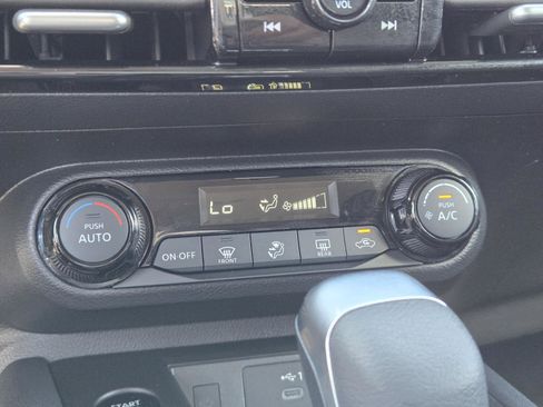 Used 2026 Nissan Kicks SV FWD image 11