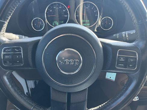 Used 2017 Jeep Wrangler Unlimited Rubicon w/ Cold Weather Group image 17