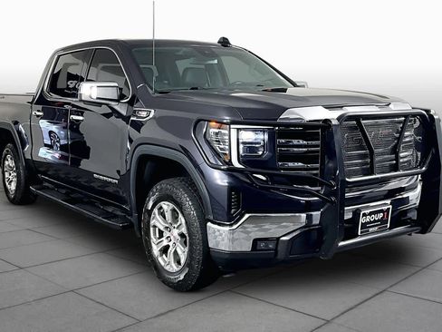 Used 2022 GMC Sierra 1500 SLT w/ X31 Off-Road Package AWD/4WD image 3