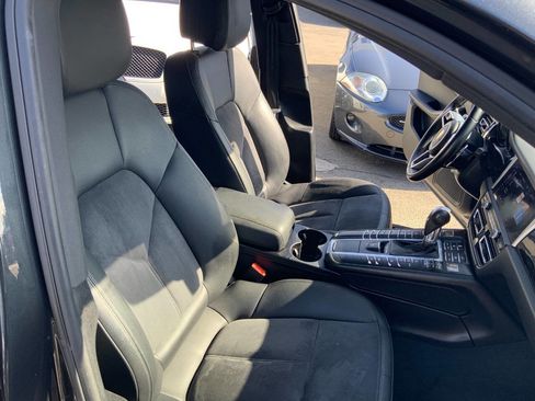 Used 2019 Porsche Macan AWD/4WD image 17