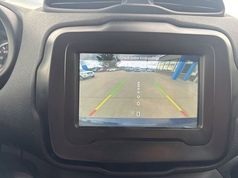Used 2018 Jeep Renegade Altitude AWD/4WD image 20