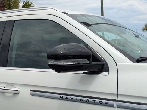 New 2027 Lincoln Navigator Premiere RWD image 12