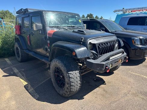 Used 2017 Jeep Wrangler Unlimited Sahara w/ Connectivity Group AWD/4WD image 5
