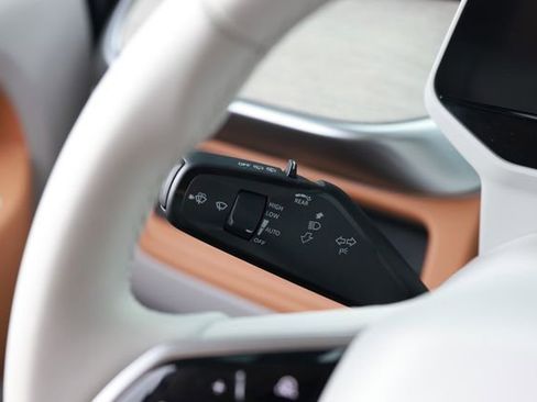 Used 2025 Volkswagen ID. Buzz 1st Edition RWD image 35