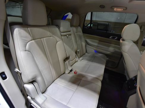 Used 2019 Lincoln MKT AWD image 42