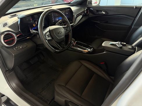 Used 2025 Chevrolet Trax RS w/ Driver Confidence Package FWD image 11