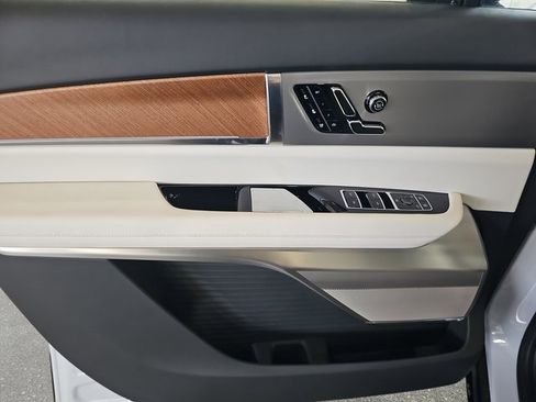 New 2026 Cadillac Vistiq Luxury w/ LPO, Floor Liner Package image 29