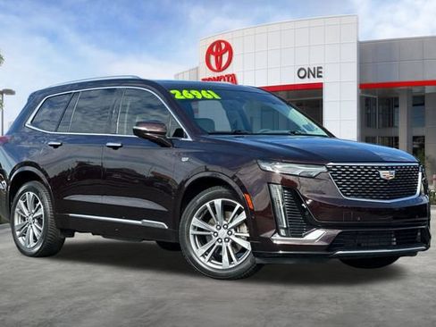 Used 2020 Cadillac XT6 Premium Luxury FWD image 2