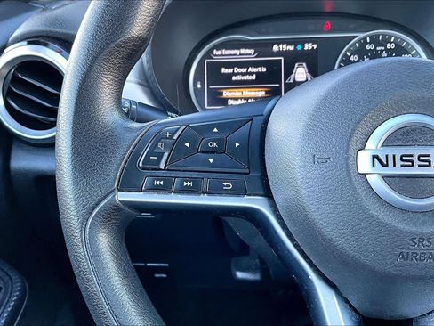 Used 2022 Nissan Versa SV w/ Electronics Package image 24