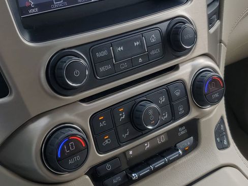 Used 2020 GMC Yukon Denali w/ Denali Premium Package RWD image 32